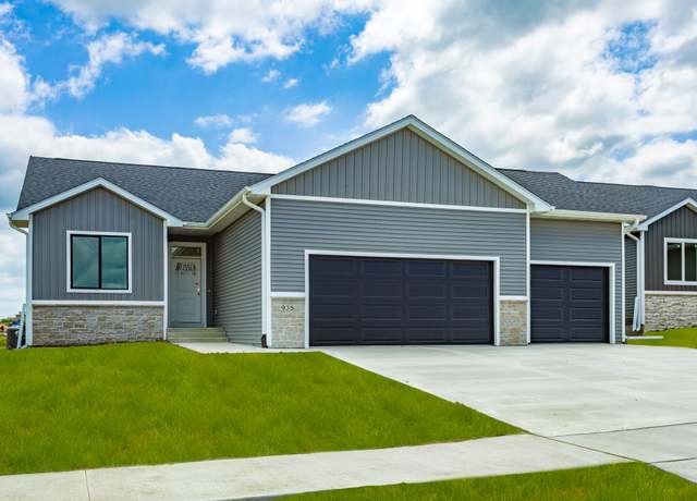 Property at 935 11th St, Waukee, IA 50263, 4 beds, 3 baths