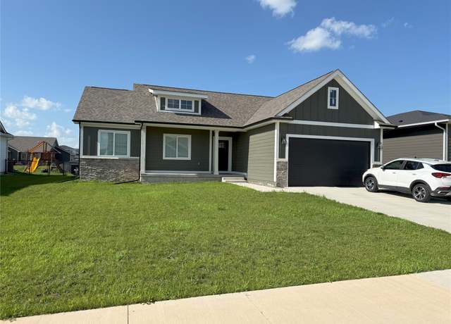 Property at 228 11th Ct NW, Bondurant, IA 50035, 3 beds, 2 baths