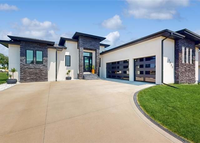 Property at 3055 Jackpine Dr, Waukee, IA 50263, 3 beds, 3 baths