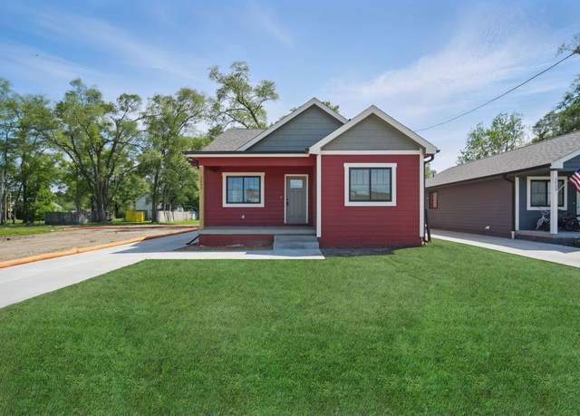 Property at 2527 Shaw St, Des Moines, IA 50317, 3 beds, 2 baths