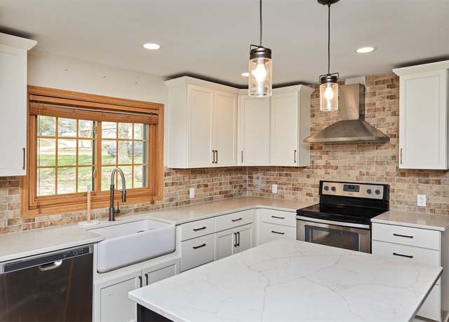 Property at 2821 Abilene Ave, Redfield, IA 50233, 2 beds, 3 baths