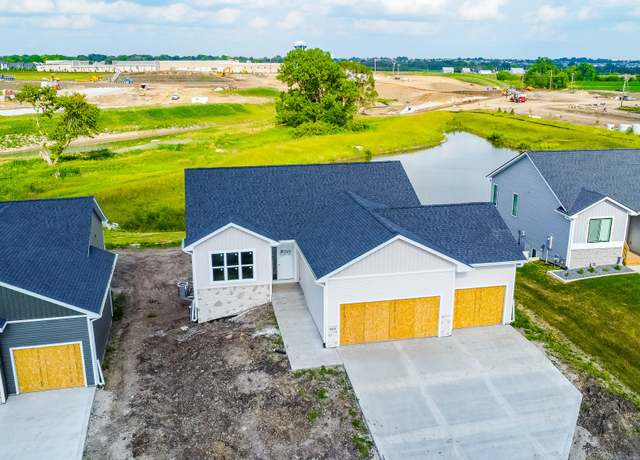 Property at 955 11th St, Waukee, IA 50263, 4 beds, 3 baths