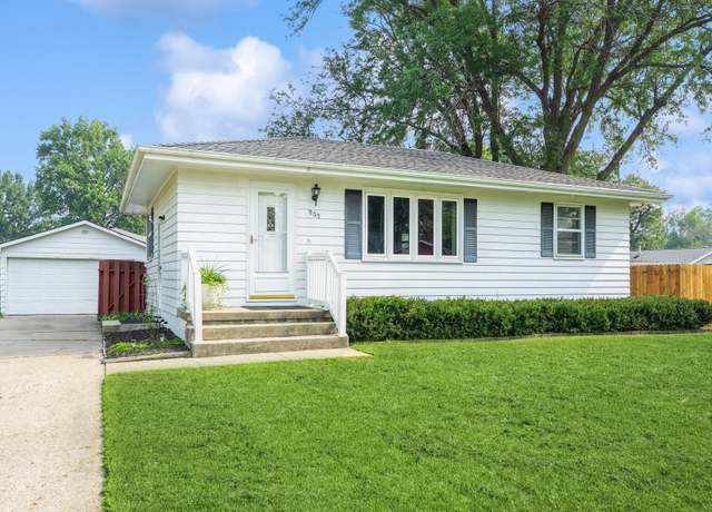 Property at 908 E Franklin Ave, Indianola, IA 50125, 3 beds, 2 baths