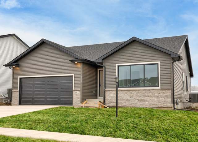 Property at 6417 NE 11th Ct, Des Moines, IA 50313, 3 beds, 2 baths
