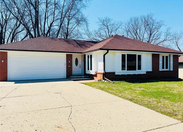 Property at 1006 22nd St, West Des Moines, IA 50265, 4 beds, 2.5 baths