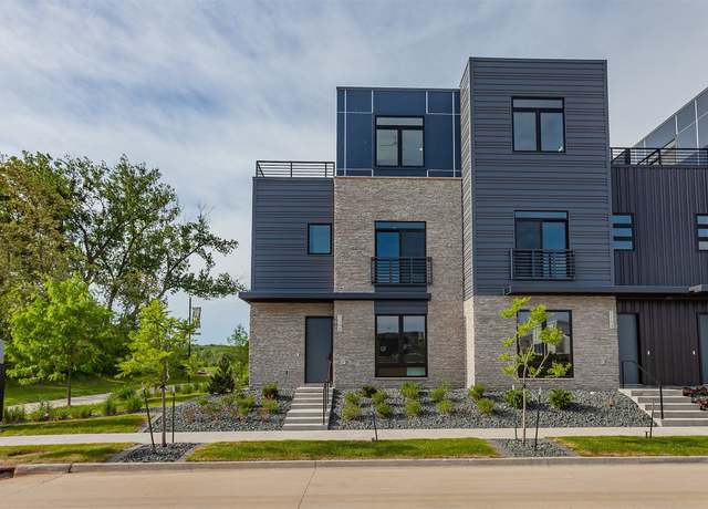 Property at 1148 Murphy St, Des Moines, IA 50309, 3 beds, 2.5 baths