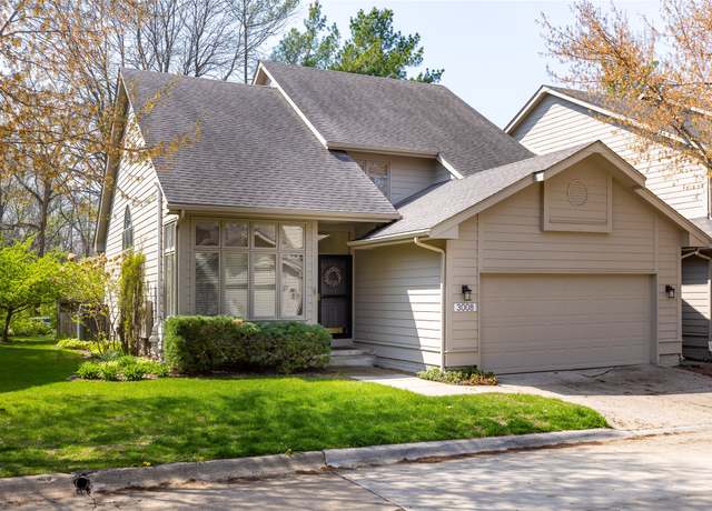 Property at 3008 Fox Hollow Cir, Des Moines, IA 50321, 3 beds, 2.5 baths