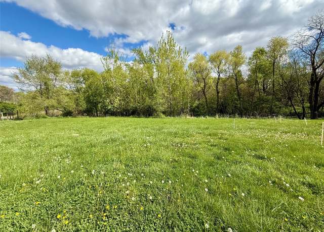 Property at 5023 160th St, Urbandale, IA 50323, 5 beds, 3.5 baths