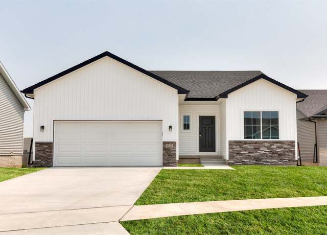 Property at 6423 NE 11th Ct, Des Moines, IA 50313, 4 beds, 3 baths