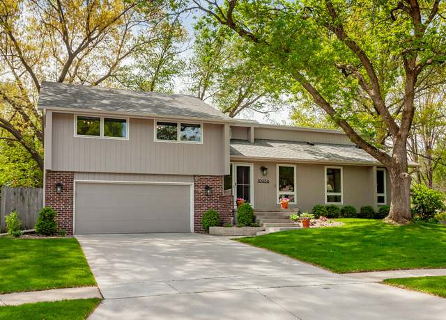 Property at 10856 Hazelwood Dr, Clive, IA 50325, 4 beds, 2.5 baths