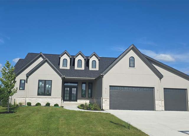 Property at 4617 Centennial Blvd, Urbandale, IA 50323, 5 beds, 4 baths