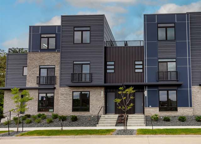 Property at 1154 Murphy St, Des Moines, IA 50309, 3 beds, 2.5 baths