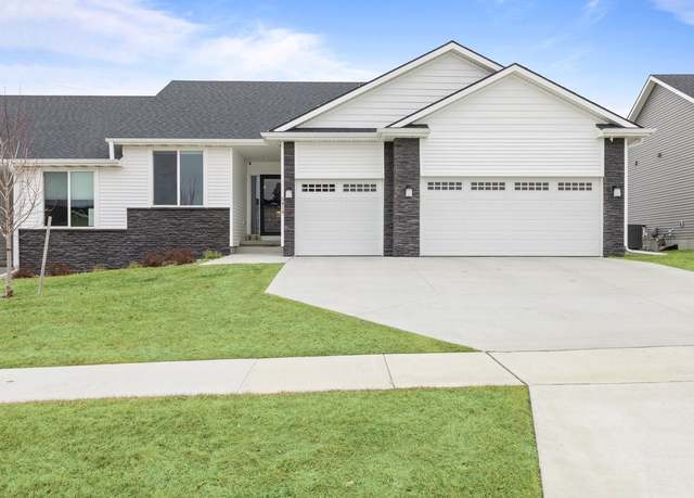 Property at 5414 NE Briarwood Dr, Ankeny, IA 50021, 3 beds, 3 baths