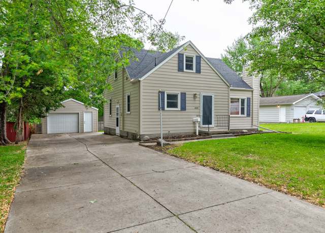 Property at 4007 68th St, Urbandale, IA 50322, 3 beds, 1 bath