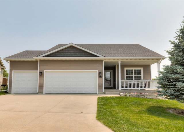 Property at 1245 Blue Bonnet Dr, Carlisle, IA 50047, 4 beds, 2.5 baths
