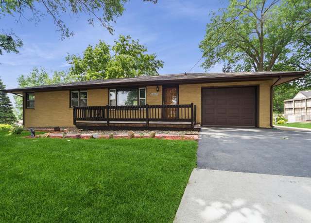 Property at 8062 Pilmer Dr, Des Moines, IA 50320, 3 beds, 1 bath