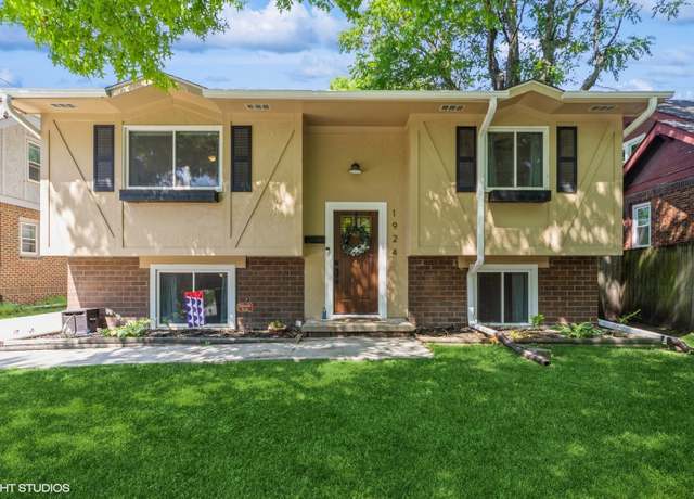 Property at 1924 39th St, Des Moines, IA 50310, 4 beds, 2 baths
