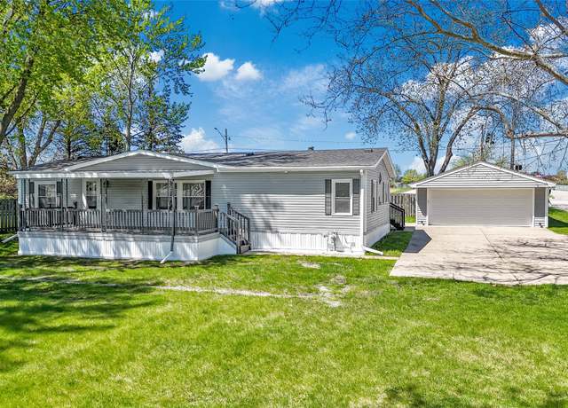 Property at 100 SE 6th St, Grimes, IA 50111, 3 beds, 2 baths