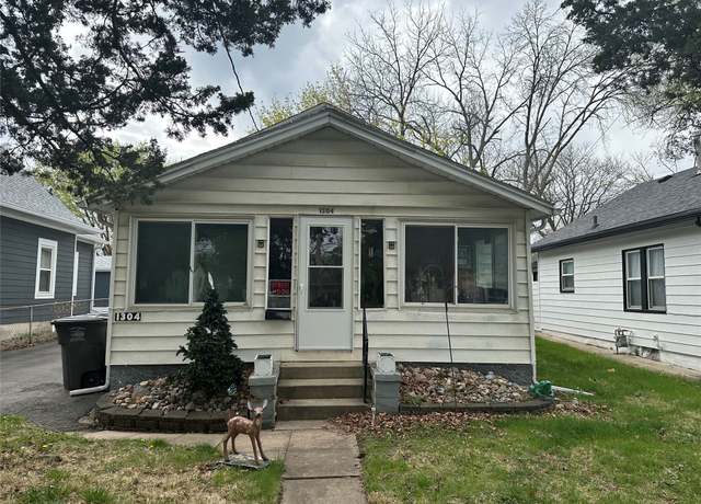 Property at 1304 E 28th St, Des Moines, IA 50317, 2 beds, 1 bath