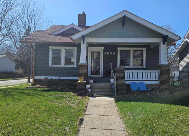 Property at 1900 E 13th St, Des Moines, IA 50316, 3 beds, 1 bath