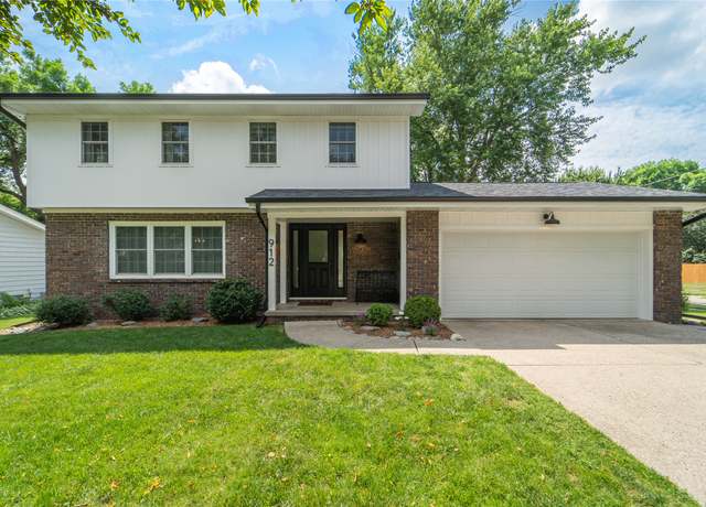 Property at 912 23rd St, West Des Moines, IA 50265, 4 beds, 1.5 baths