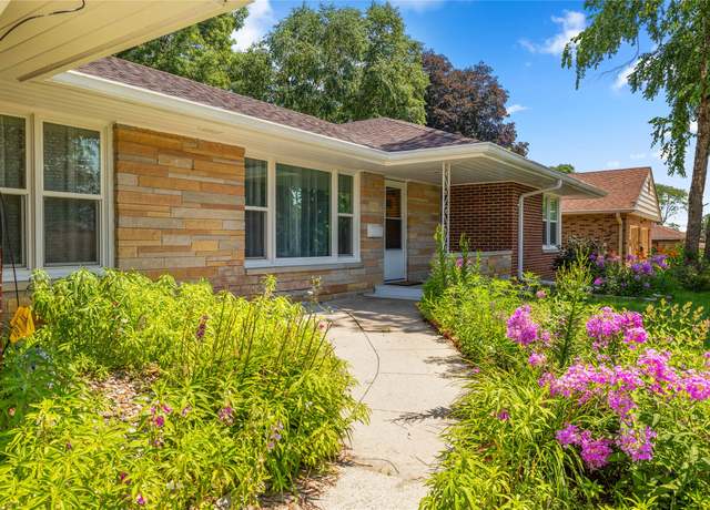 Property at 2131 70th St, Windsor Heights, IA 50324, 3 beds, 3 baths