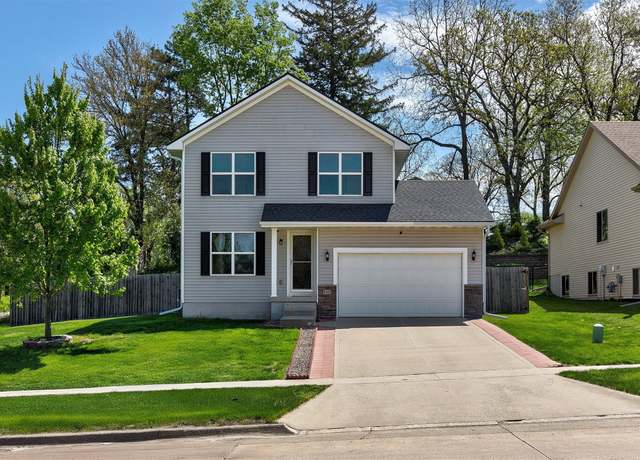 Property at 5301 SE 27th St, Des Moines, IA 50320, 3 beds, 2.5 baths