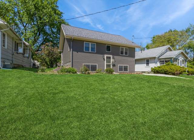 Property at 1309 Geil Ave, Des Moines, IA 50315, 3 beds, 2 baths
