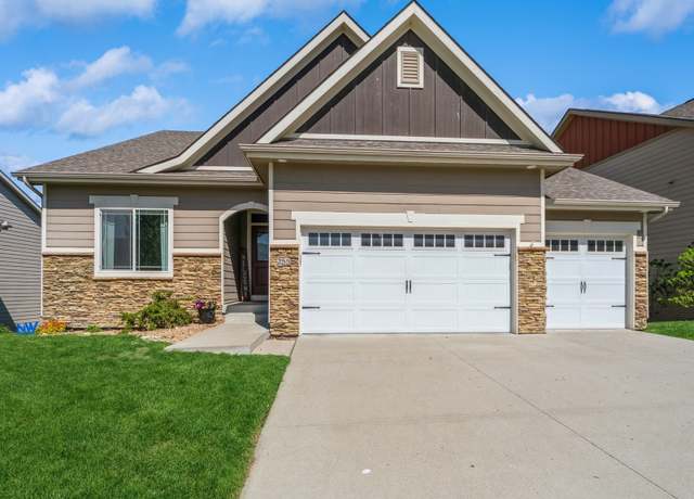 Property at 255 Abigail Ln, Waukee, IA 50263, 4 beds, 3 baths