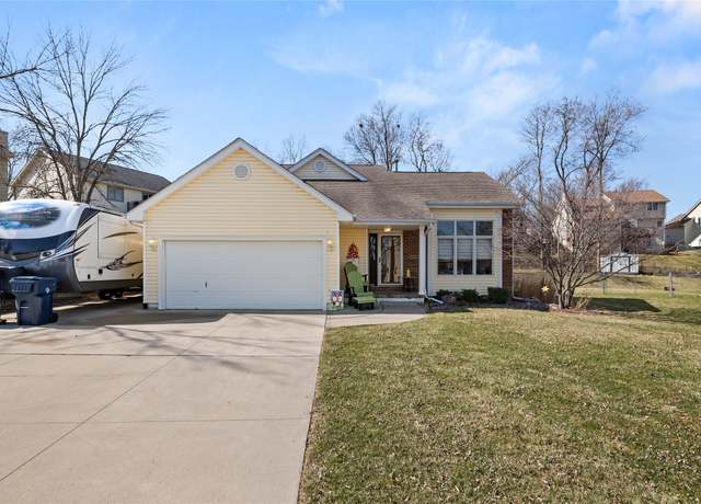 Property at 4904 69th St, Urbandale, IA 50322, 3 beds, 4 baths