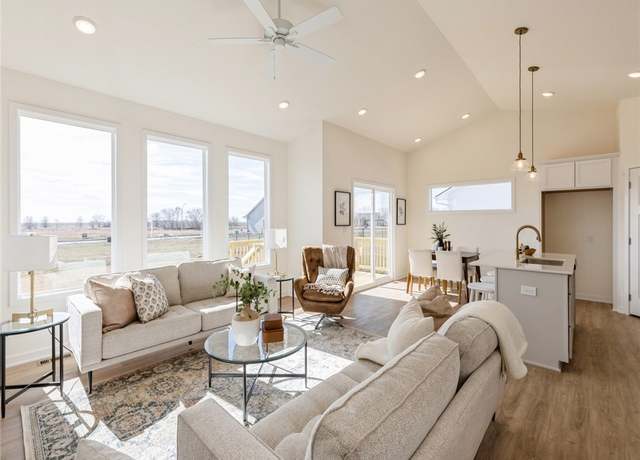 Property at 604 Oak Ct, Dallas Center, IA 50063, 2 beds, 2 baths