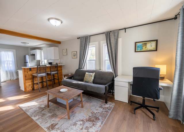 Property at 1215 21st St, Des Moines, IA 50311, 2 beds, 1 bath