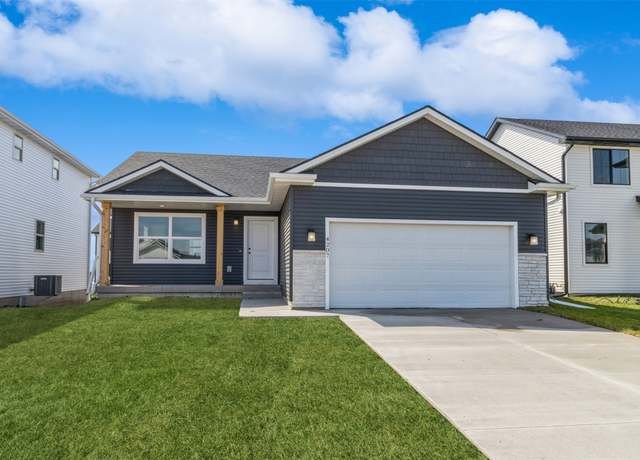 Property at 4207 NE 3rd St, Ankeny, IA 50021, 3 beds, 2 baths