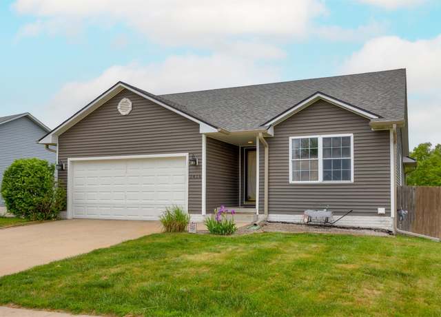 Property at 2416 Grand River Dr, Des Moines, IA 50320, 5 beds, 2 baths