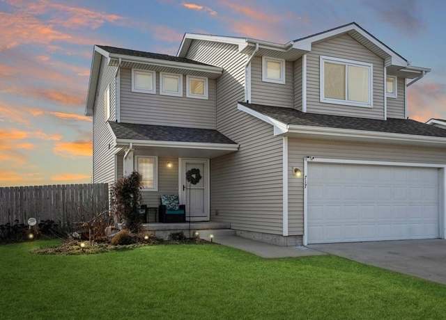 Property at 717 37th St SW, Bondurant, IA 50035, 4 beds, 3.5 baths