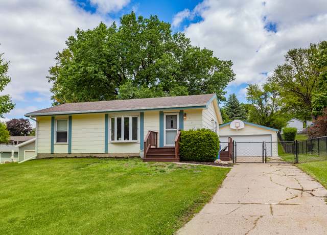 Property at 706 S Buxton St, Indianola, IA 50125, 3 beds, 2 baths