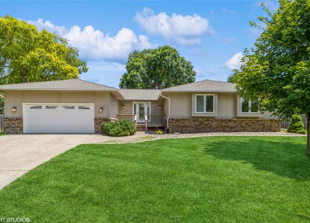 Property at 4705 78th St, Urbandale, IA 50322, 4 beds, 3 baths