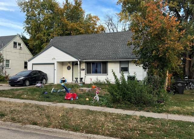 Property at 7307 SW 13th St, Des Moines, IA 50315, 4 beds, 1 bath
