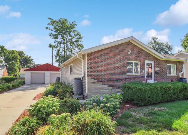 Property at 2415 38th St, Des Moines, IA 50310, 2 beds, 2 baths