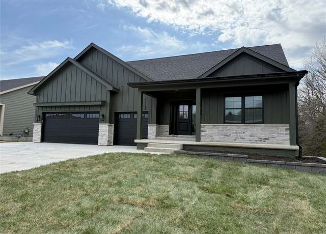 Property at 902 S 9th Ave, Winterset, IA 50273, 4 beds, 3 baths