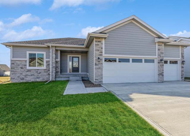 Property at 2394 SE 5th St, West Des Moines, IA 50265, 5 beds, 3 baths