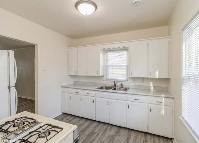 Property at 520 Watrous Ave, Des Moines, IA 50315, 1 bed, 1 bath
