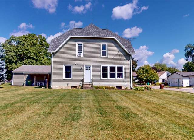 Property at 516 S 8th Ave, Winterset, IA 50273, 4 beds, 2 baths