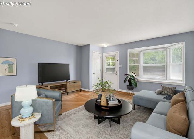 Property at 4047 E University Ave, Des Moines, IA 50317, 2 beds, 1 bath