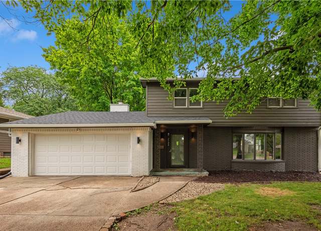 Property at 2709 Madison Ave, Des Moines, IA 50310, 4 beds, 2 baths