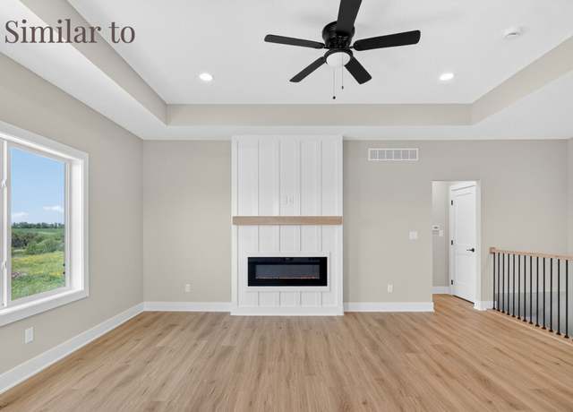 Property at 2930 Lake Hill Dr, Des Moines, IA 50320, 4 beds, 3 baths