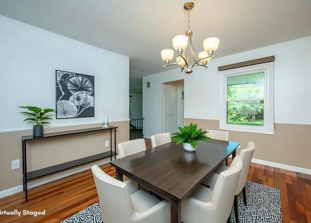 Property at 1005 32nd St, West Des Moines, IA 50266, 4 beds, 4.5 baths