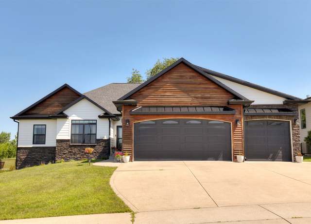 Property at 7740 Spring Creek Dr, Pleasant Hill, IA 50327, 4 beds, 3 baths
