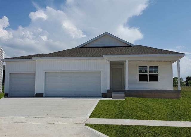 Property at 2188 SE Fox Valley Dr, West Des Moines, IA 50265, 4 beds, 3 baths