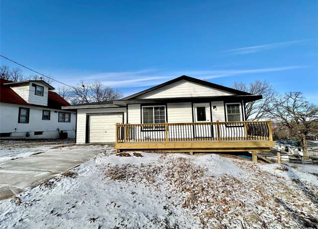 Property at 201 Hillside Ave, Des Moines, IA 50315, 5 beds, 2 baths